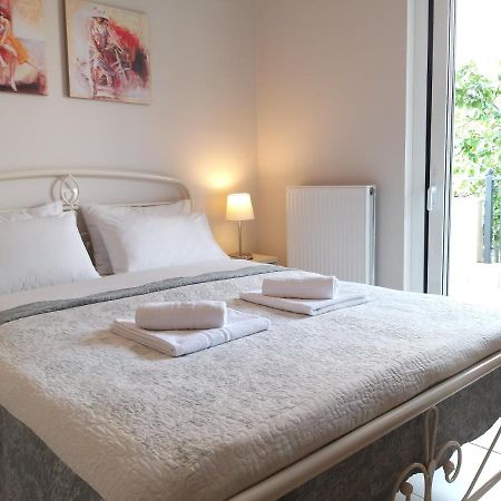 New, Bright, Cozy, Autonomous Apartment With Private Entrance And Garden, 42 M2, 5Min To The Beach And City Center Kalamata Exteriör bild