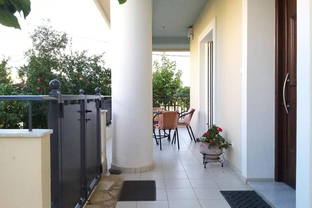 New, Bright, Cozy, Autonomous Apartment With Private Entrance And Garden, 42 M2, 5Min To The Beach And City Center Kalamata Exteriör bild