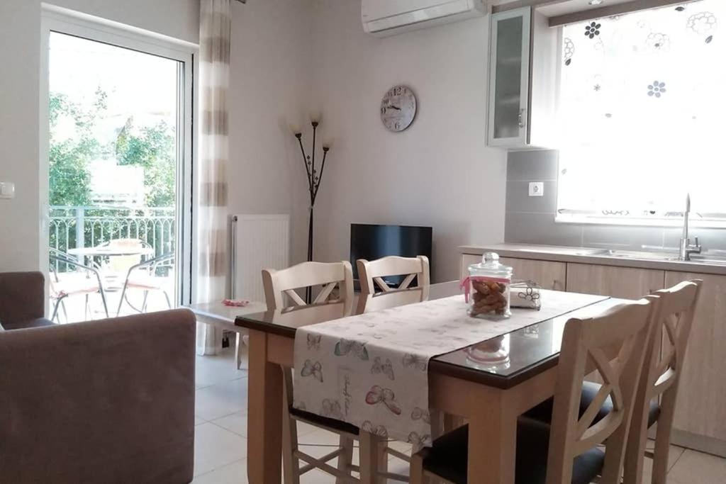 New, Bright, Cozy, Autonomous Apartment With Private Entrance And Garden, 42 M2, 5Min To The Beach And City Center Kalamata Exteriör bild