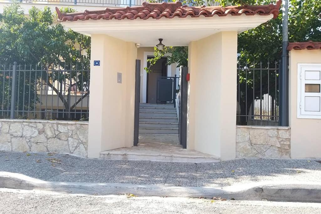 New, Bright, Cozy, Autonomous Apartment With Private Entrance And Garden, 42 M2, 5Min To The Beach And City Center Kalamata Exteriör bild
