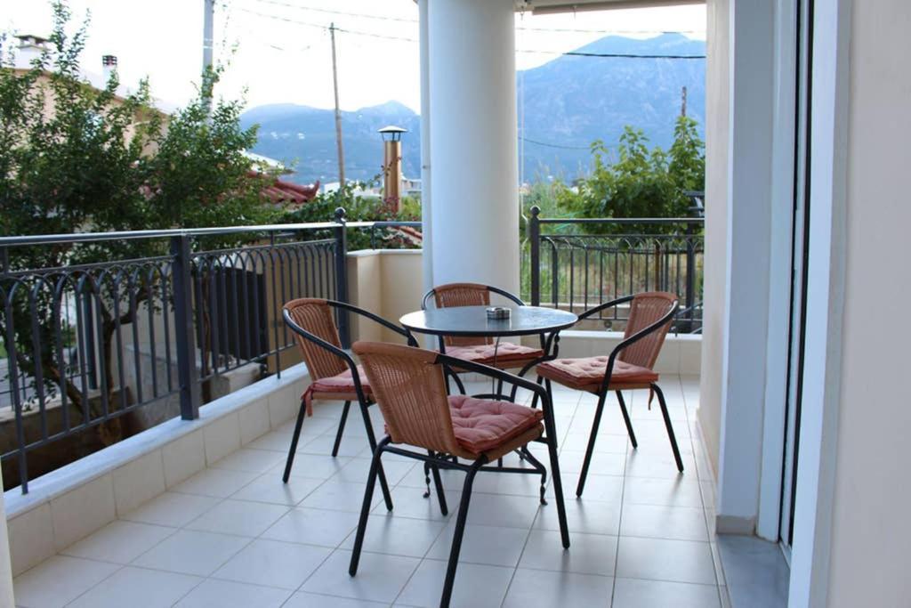New, Bright, Cozy, Autonomous Apartment With Private Entrance And Garden, 42 M2, 5Min To The Beach And City Center Kalamata Exteriör bild