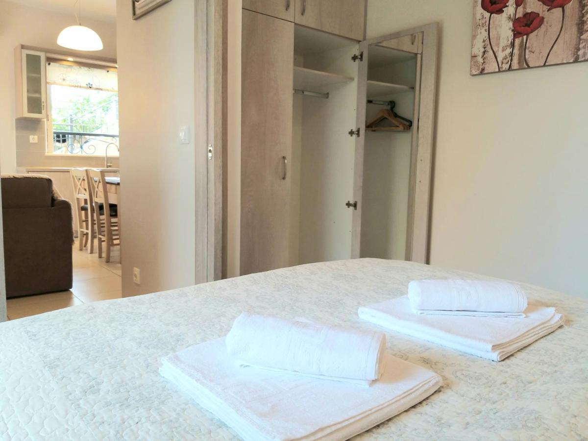 New, Bright, Cozy, Autonomous Apartment With Private Entrance And Garden, 42 M2, 5Min To The Beach And City Center Kalamata Exteriör bild