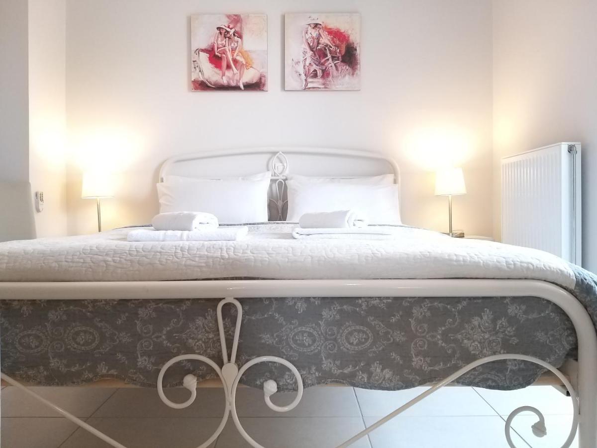 New, Bright, Cozy, Autonomous Apartment With Private Entrance And Garden, 42 M2, 5Min To The Beach And City Center Kalamata Exteriör bild